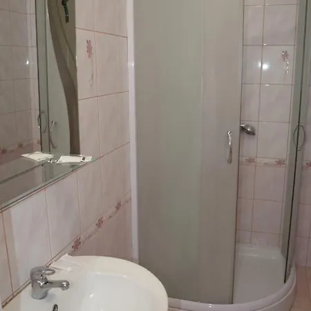 Готель Цімбор Hotell *